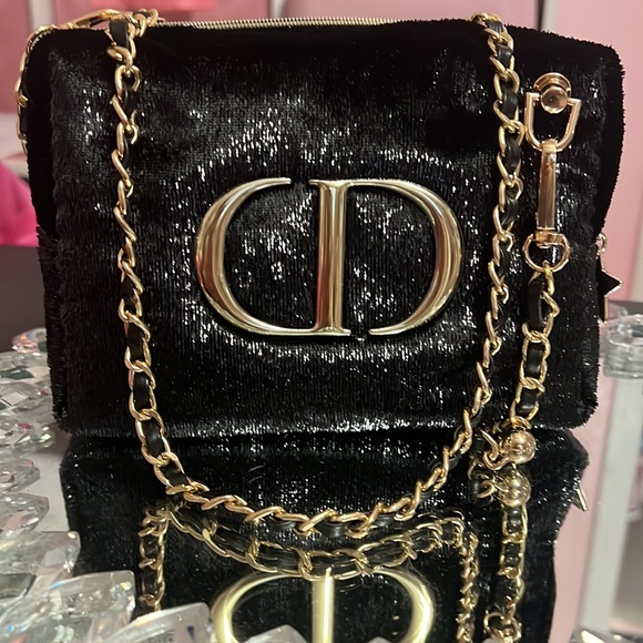 Dior Handbags - 🖤⭐️🖤Beautiful Dior Pouch with Non Branded Adjustable Chain Attached